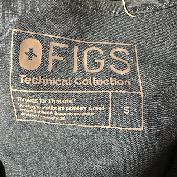 NWT Figs Caribbean Blue Small Scrub Set.  Kade Cargo Pants, Casma 3 Pocket Top - Picture 9 of 9